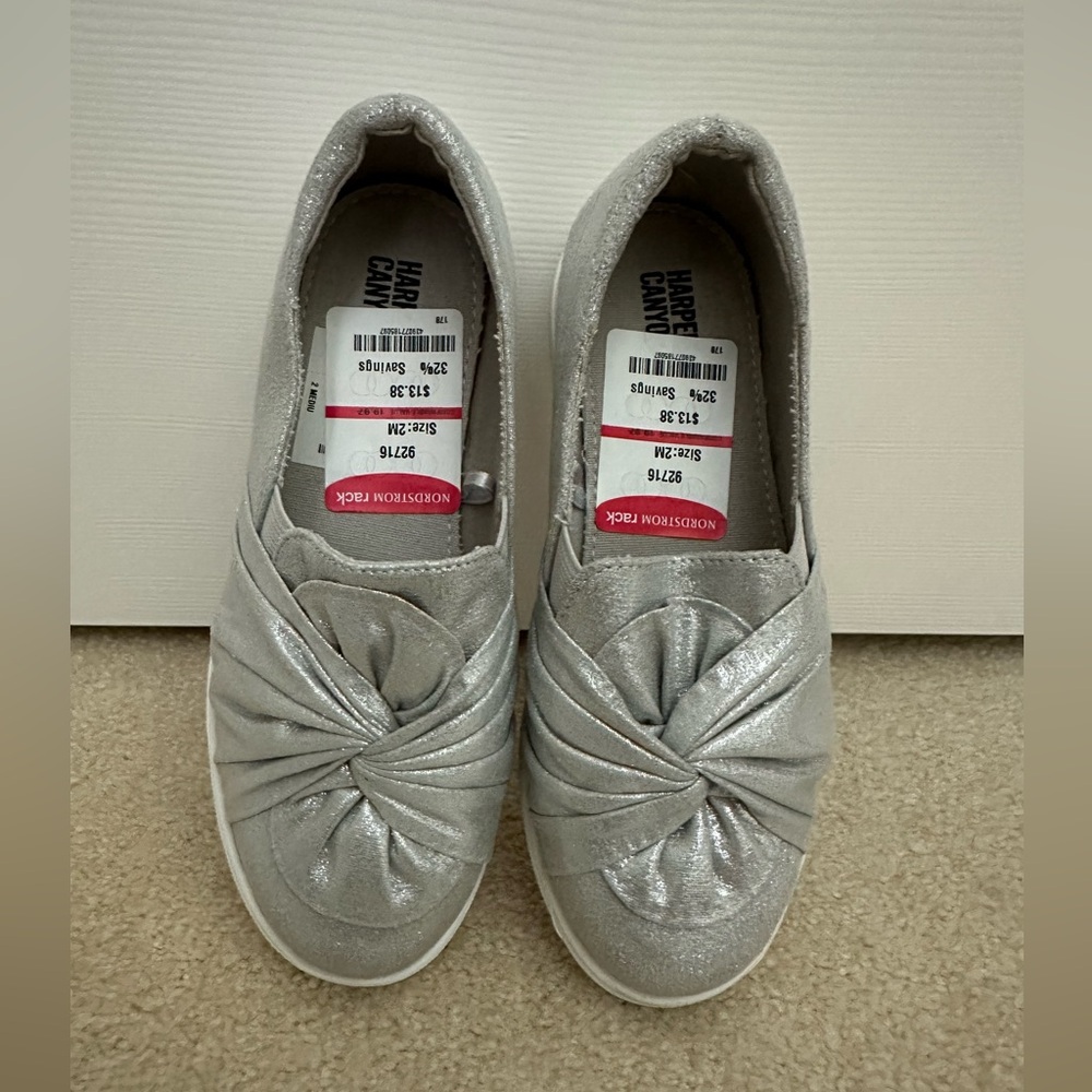 Harper Canyon, Silver Metalic, Slip On Shoes
Sz 2
NWT